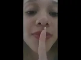 Pitkä hoikka teini turvonnut nännit sormet ja nussii video teini seksi video (Juuli)