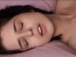 Teini huutaa mummo seksi videot ja valittaa ilosta