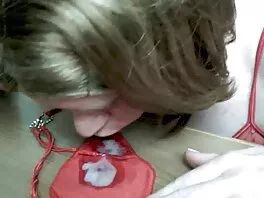 Teinit anaali perseestä mukaan hänen luokkatoverinsa seksi videot video (ilkeä)